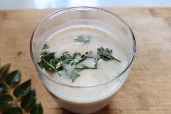 Pokazała, jak w Indiach robi maślankę. Ma dużo wapnia i mało kalorii