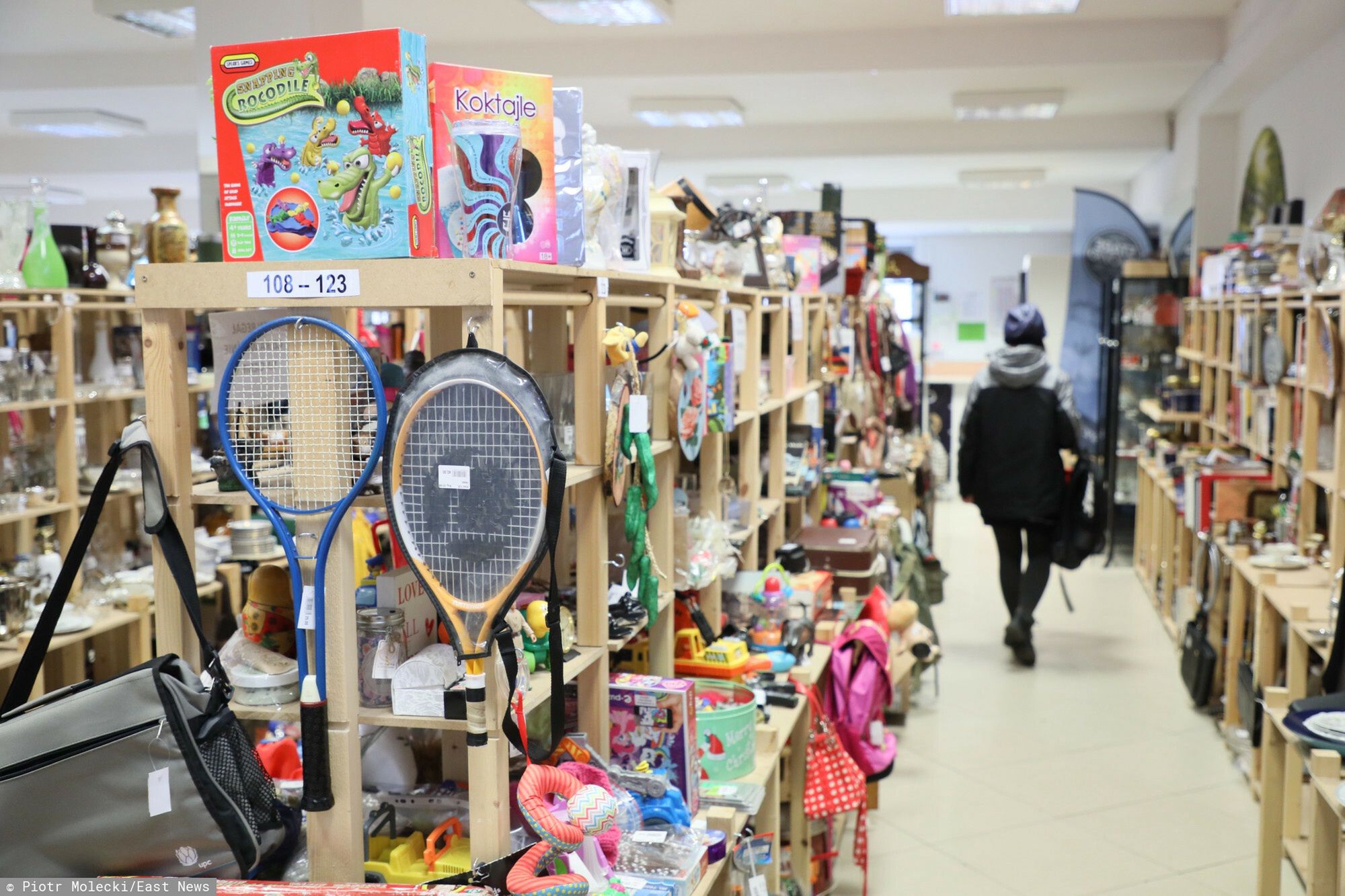 Sklep "Stare na nowo"
Fot. Piotr Molecki/East News. Warszawa, 15.03.2019. Sklep "Stare na Nowo" - pchli targ pod dachem. W sklepie miesci sie 200 regalow, ktore mozna wynajac, a sprzedaza zajmuje sie obsluga sklepu.
Piotr Molecki