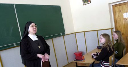 Ile dostaje zakonnica? Znamy emerytury sióstr i księży