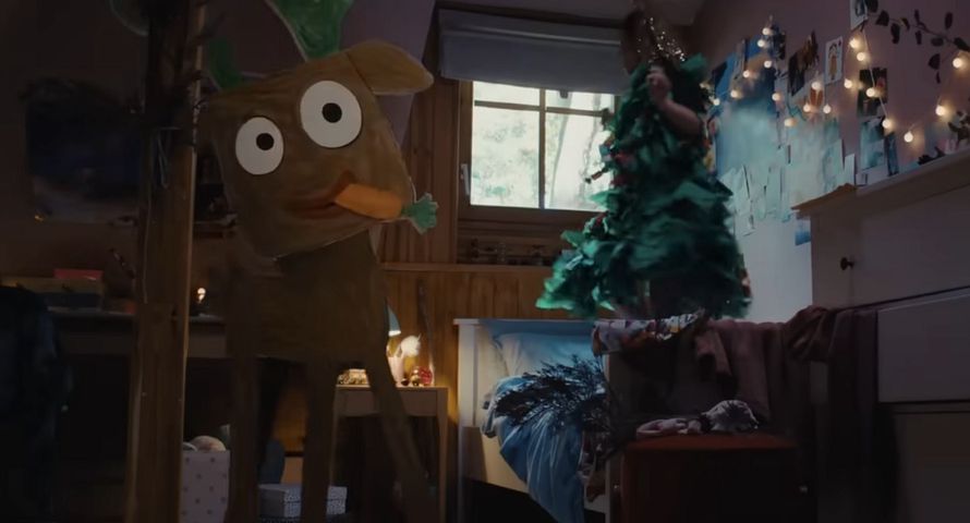 Tata i dziecięca wyobraźnia w spocie Allegro na Boże Narodzenie