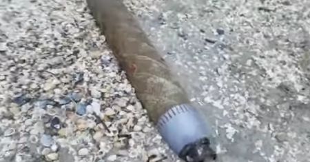 Znalazł "prezent z Rosji" na plaży. Rumun chwycił za telefon