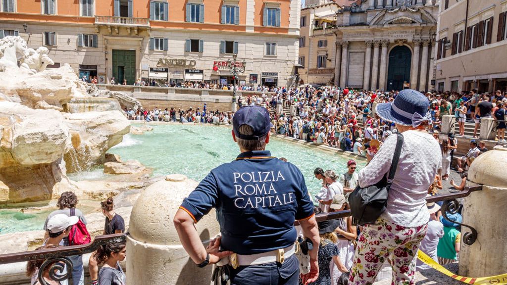 Rome, Italy, Piazza di Trevi, Trevi Fountain, Fontana di Trevi, Baroque design architect Nicola Salvi, large crowd of tourists with Church of Saint Vincent and Anastasius in background
Rome, Italy, Piazza di Trevi, Trevi Fountain, Fontana di Trevi, Baroque design architect Nicola Salvi, large crowd of tourists with Church of Saint Vincent and Anastasius in background. (Photo by: Jeffrey Greenberg/Universal Images Group via Getty Images)
Jeff Greenberg
chiesa dei santi vincenzo e anastasio, landmark, baroque, nicola salvi, policeman, church of saint vincent and anastasius, fontana di trevi, couple, eu, visitor, woman, rome, overcrowded, children