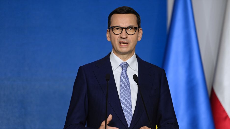 Karpacz, 09.09.2021. Premier Mateusz Morawiecki podczas spotkania z mediami w ramach trzeciego dnia XXX edycji Forum Ekonomicznego w Karpaczu, 9 bm. Tegorocznym hasłem wydarzenia jest: "Europa w poszukiwaniu przywództwa". Forum to 200 wydarzeń - m.in. paneli dyskusyjnych, konferencji, w których ma wziąć udział blisko 3 tys. uczestników z Polski, Europy, Azji a także USA. (sko) PAP/Art Service 2