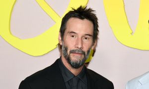 Pojawił się z ukochaną. Różnica wieku nie przeszkadza w miłości