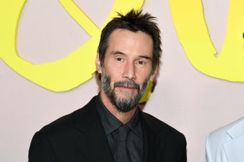 Pojawił się z ukochaną. Różnica wieku nie przeszkadza w miłości