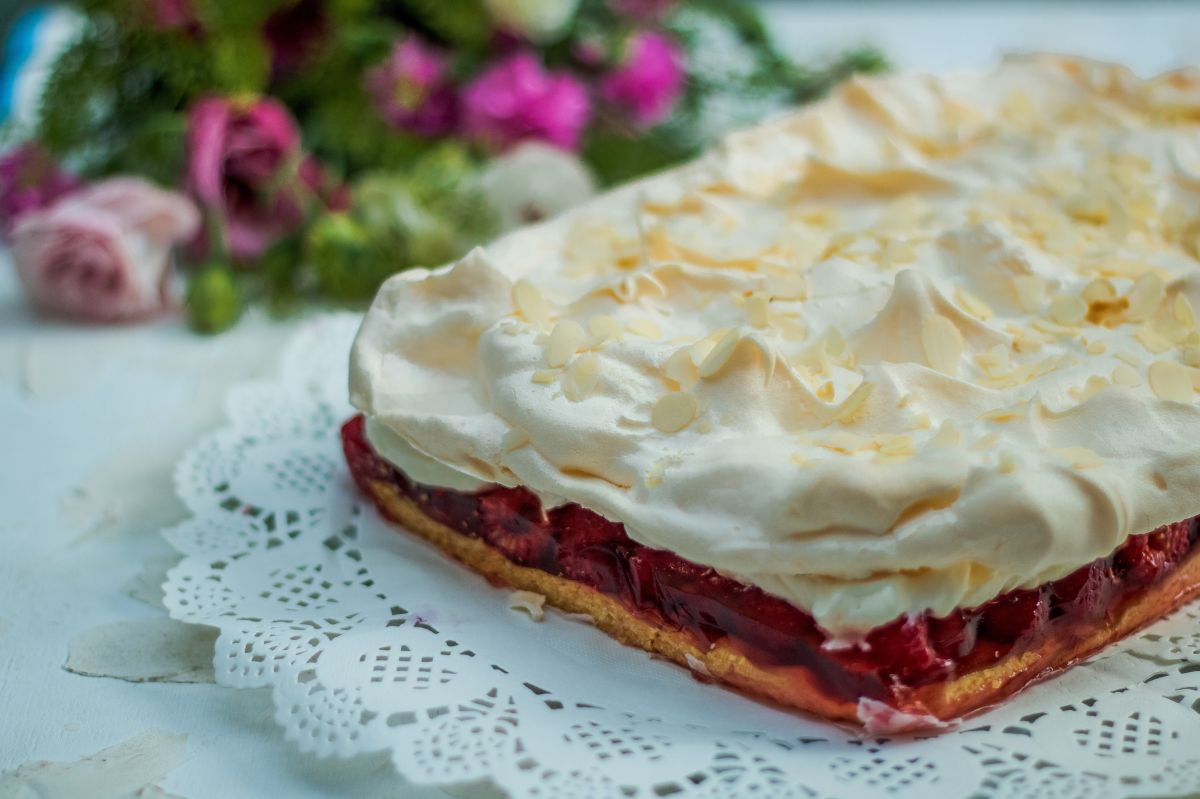 Raspberry Cloud Cake