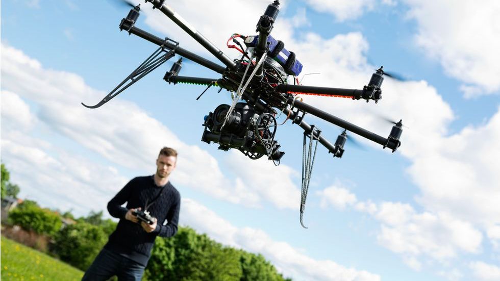 9 wypadków z dronami. Kompromitacja wojska, atak ptaków i znokautowana panna młoda 1