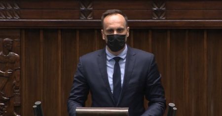Dziennikarz TVN zagiął posła Solidarnej Polski. Poszło o hymn
