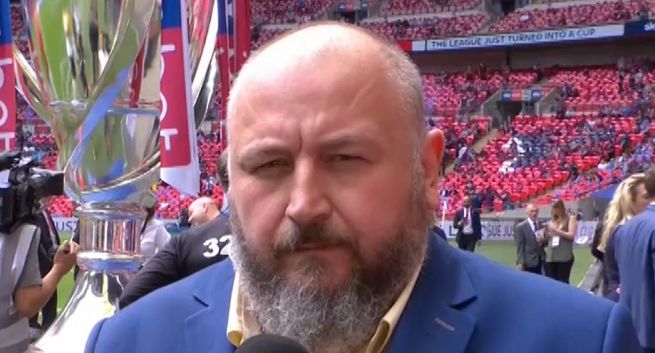 Marcin Grzywacz w redakcji sportowej radiowej Trójki