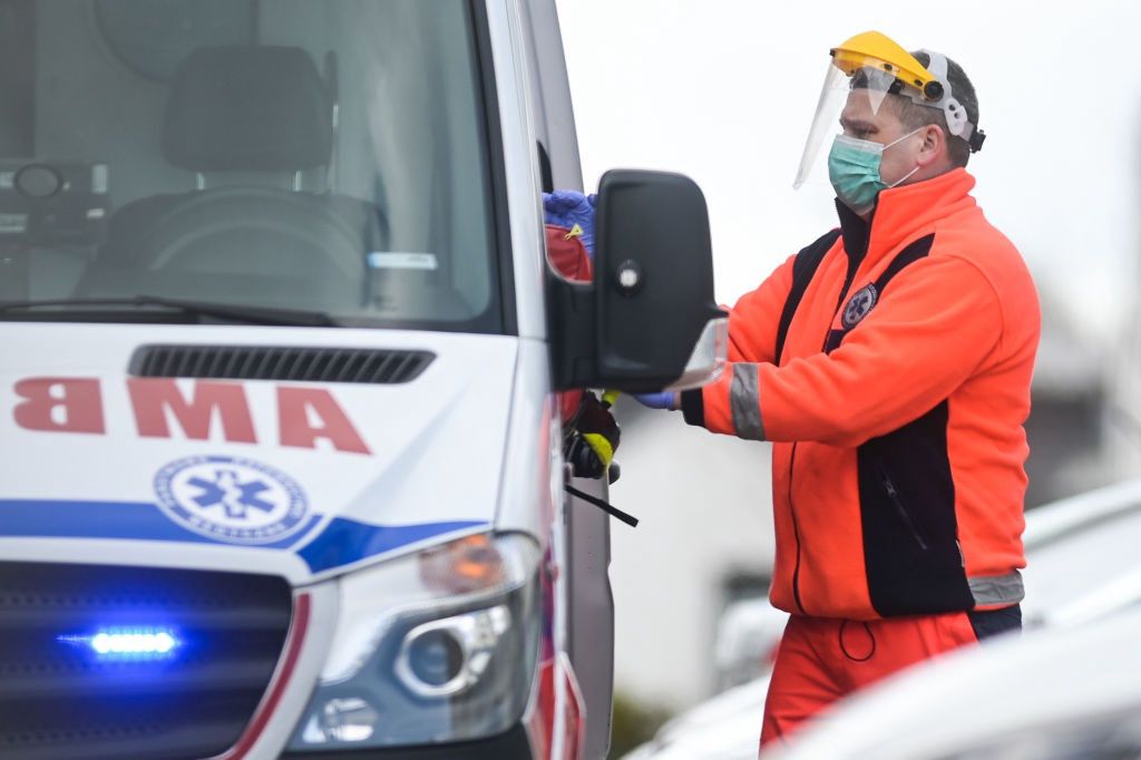 Koronawirus w Polsce. Epidemia nie zwalnia nawet na moment. Znów dużo zgonów