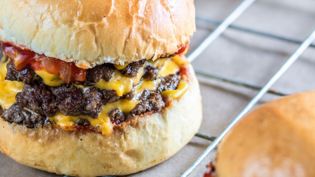 Potrójny cheeseburger 