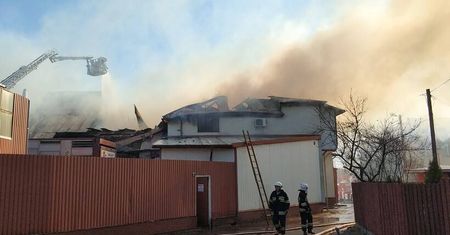 Pożar budynku ubojni we Włodawie. Straty oszacowano na około 4 mln zł [ZDJĘCIA]