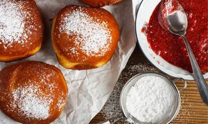 Wiele osób nie ma pojęcia. Do pączków najlepiej otworzyć taki słoik z przetworami