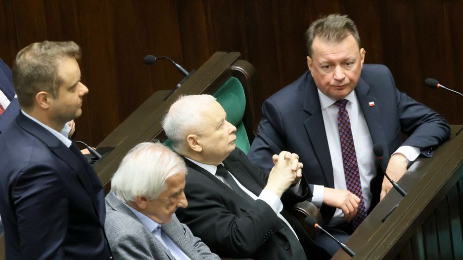 11. posiedzenie Sejmu X kadencji
Fot. Adam Burakowski/East News, Warszawa, 09.05.2024. 11. posiedzenie Sejmu X kadencji. Debata nad wnioskiem o wotum nieufnosci wobec ministry klimatu i srodowiska Pauliny Hennig-Kloski. N/z poslowie PiS: Rafal Bochenek, Ryszard Terlecki, Jaroslaw Kaczynski, Mariusz Blaszczak.
Adam Burakowski