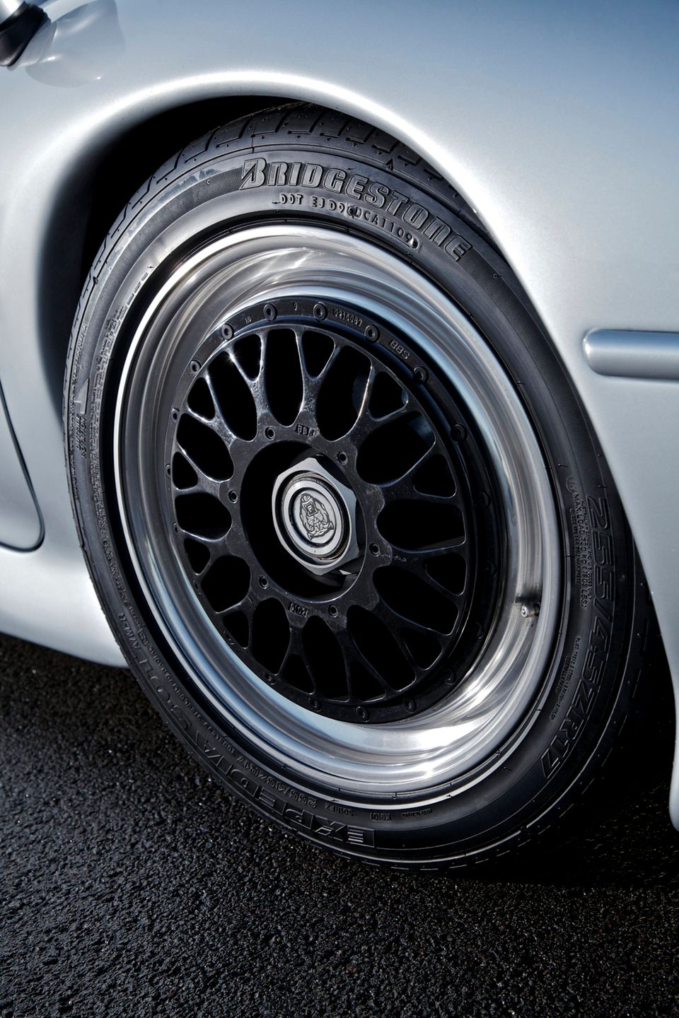 Legenda lat 90.: Jaguar XJ220 [galeria zdjęć] 8