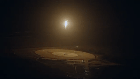 Rakieta Falcon 9 podczas pionowego lądowania