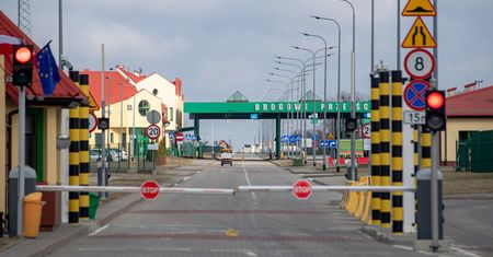 Zakaz wjazdu działa. Sprawdziliśmy, ile aut zawrócono do Rosji