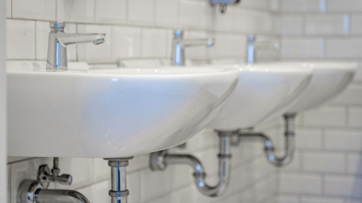 szkolna łazienka/ zdjęcie ilustracyjne