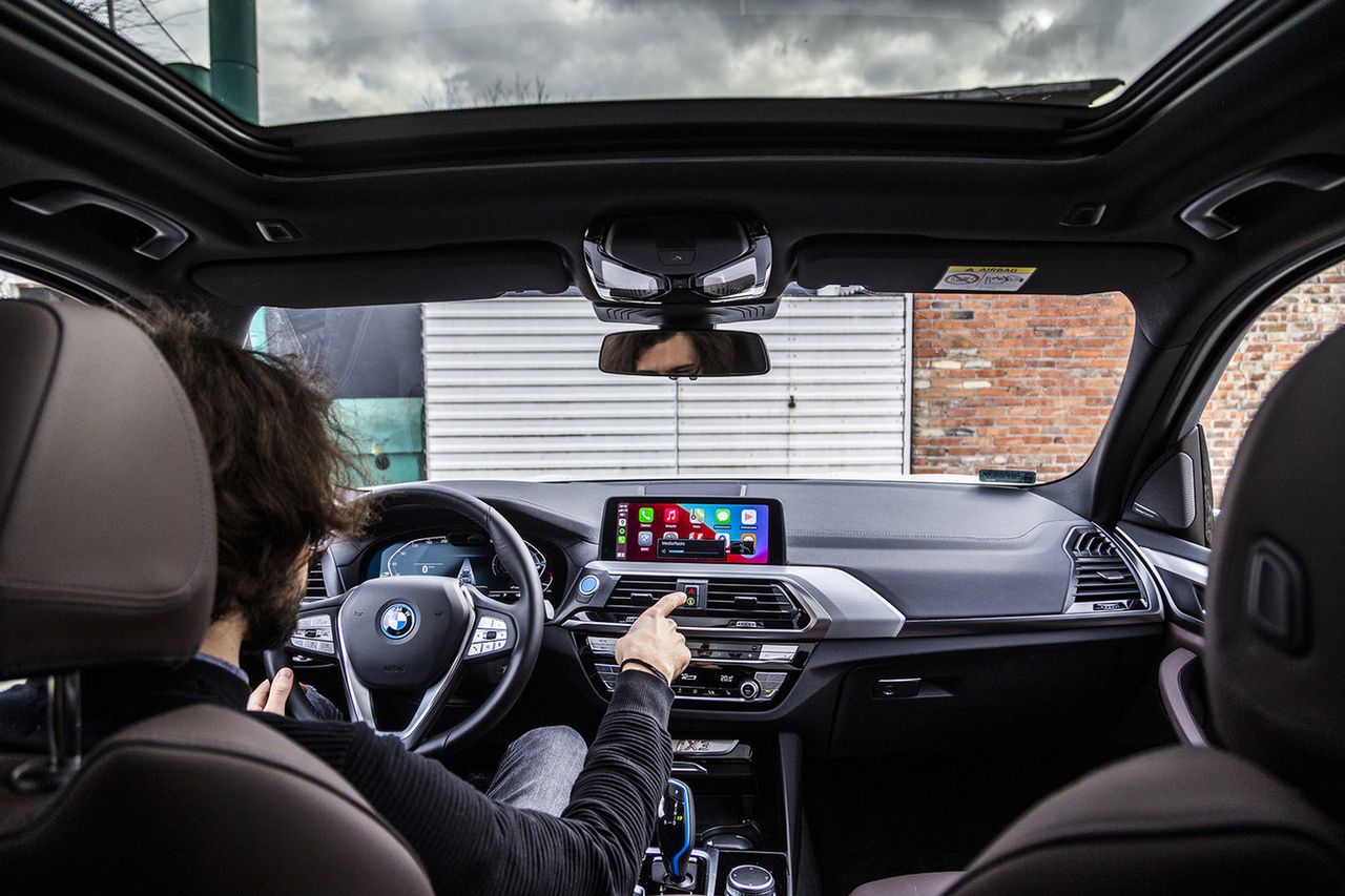 BMW bez Apple CarPlay i Android Auto z powodu mikroczipów. Rozwiązanie nadejdzie później