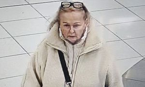 Obrzydliwy wybryk w galerii. Teraz wszyscy zobaczą jej twarz