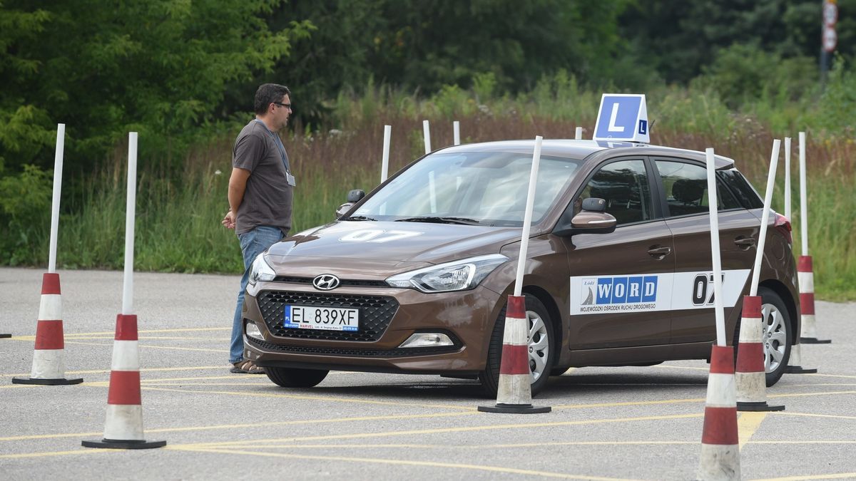 Egzamin na prawo jazdy na placu manewrowym to w zasadzie formalność, ale nie oznacza to, że dziś jest łatwiej niż dawniej