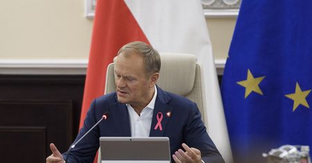 Tusk jak Farage. "Zmienił ton i brzmi jak naczelny orędownik brexitu"