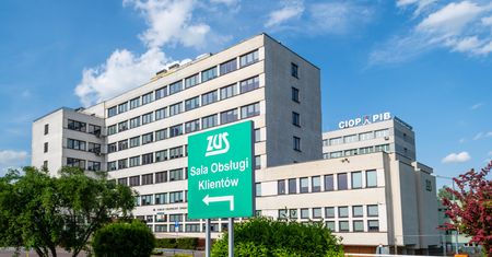 Seniorzy szturmują ZUS. Chodzi o emerytury