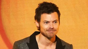 Harry Styles nie mógł przestać się ŚMIAĆ NA POGRZEBIE własnej babci. "Zacząłem myśleć o piosenkach do kremacji. I się zaczęło"