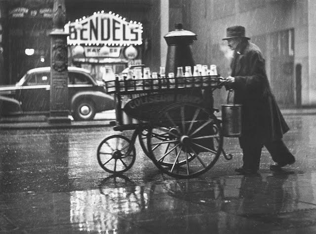 Mocne, czarno-białe fotografie uliczne z Londynu lat 30. i 40. 10