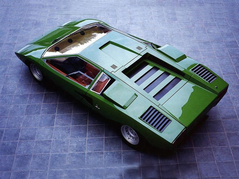 Od dekad z V12: ewolucja hipersamochodów Lamborghini 24