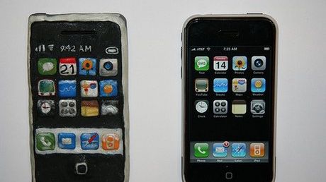 Gliniany iPhone 1