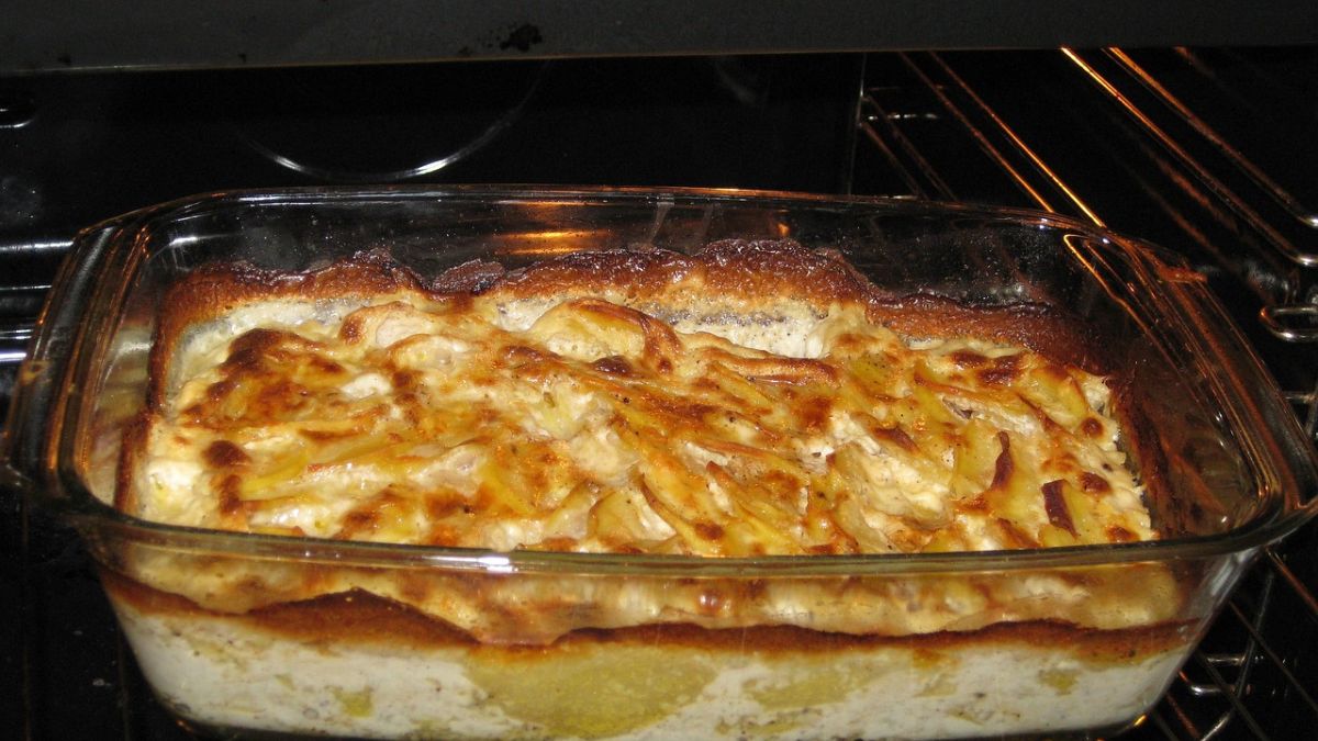 Zapiekanka ziemniaczana to uwielbiane w Niemczech danie