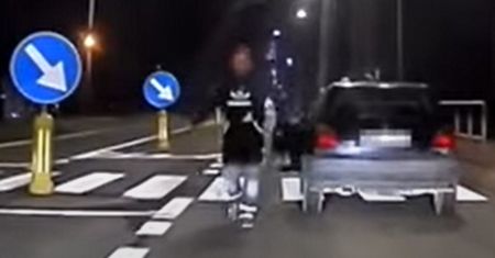 Pirat gwałtownie hamował i wyszedł z auta. 10 minut później zginął na miejscu