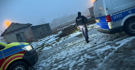Sierpeccy policjanci uratowali wychłodzonego 66-latka!