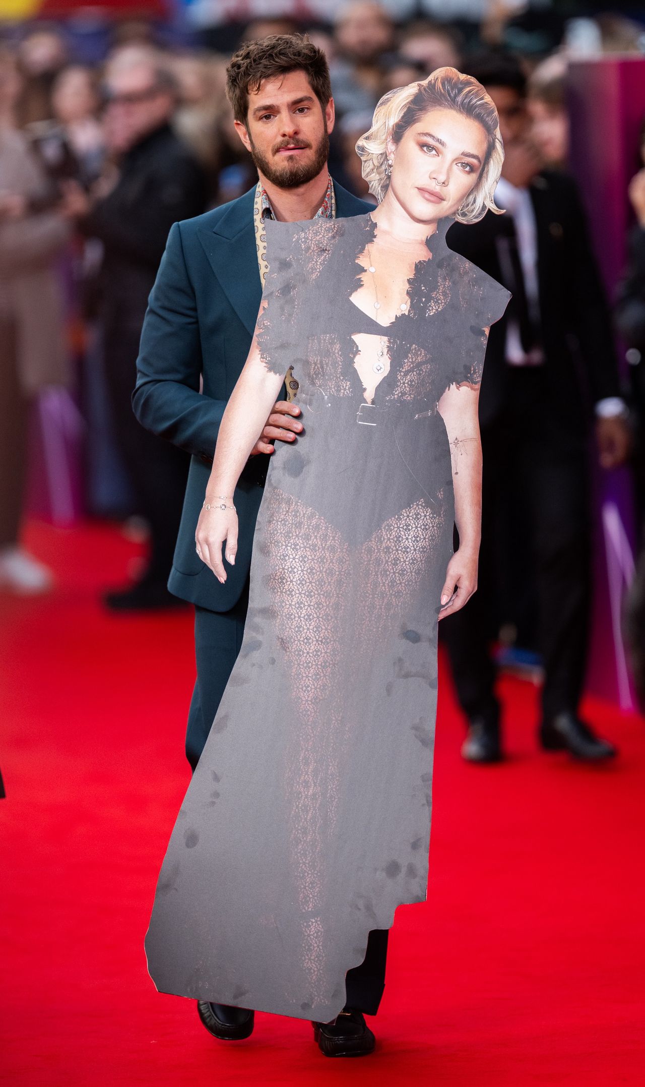 LONDON, ENGLAND - OCTOBER 17: Andrew Garfield poses with a cardboard cutout of Florence Pugh at the "We Live In Time" Headline Gala during the 68th BFI London Film Festival at The Royal Festival Hall on October 17, 2024 in London, England.Photo by Samir Hussein/WireImage)