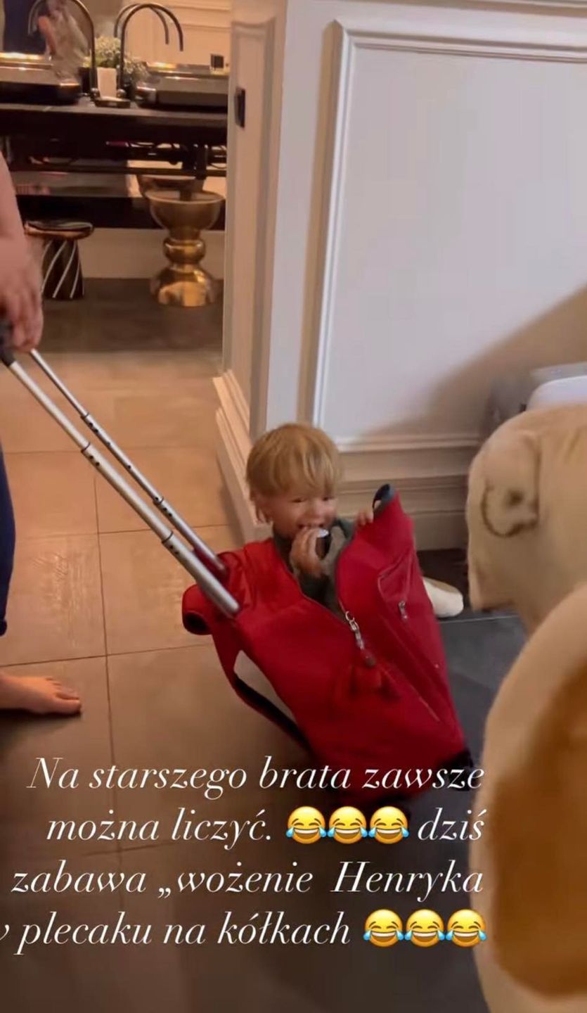 Tadeusz Rozenek pakuje Henryka Majdana do plecaka