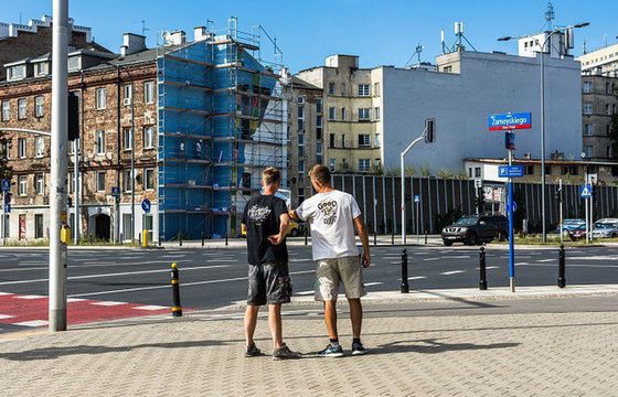 Good Looking Studio protestuje przeciw zamalowaniu historycznych warszawskich murali