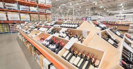 30 tys. butelek z alkoholem zniknęło. "Ludzie w winiarni płakali"