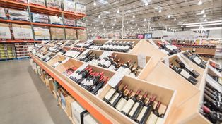 30 tys. butelek z alkoholem zniknęło. "Ludzie w winiarni płakali"