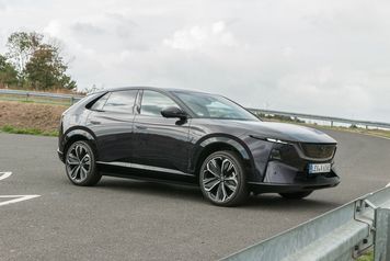 Pierwsza jazda: Mazda CX-6e - trzeba grać takimi kartami, jakie się dostało