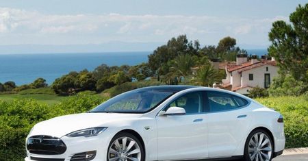 Tesla wyprzedziła Mercedesa, BMW i Audi