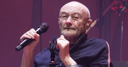 Wymaga stałej opieki. Phil Collins na zdjęciach córki