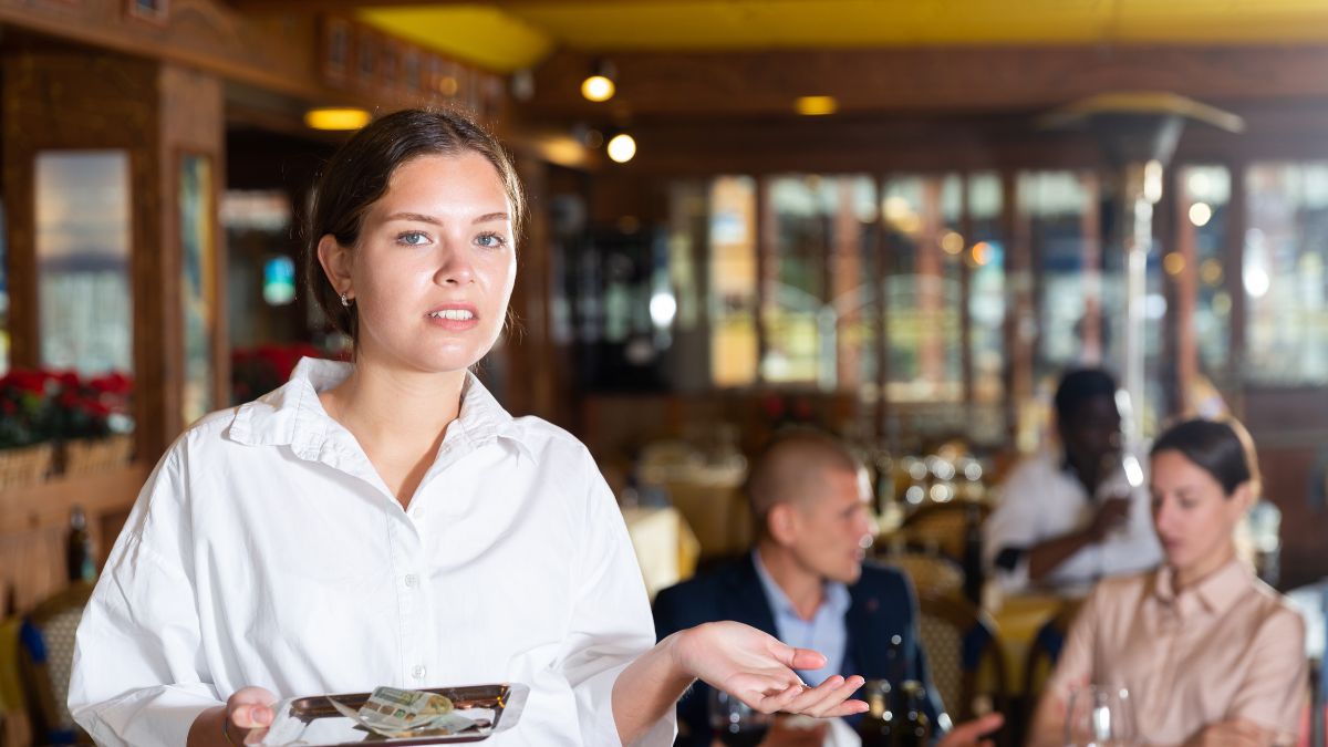 Kelnerka zachowała się skandalicznie.