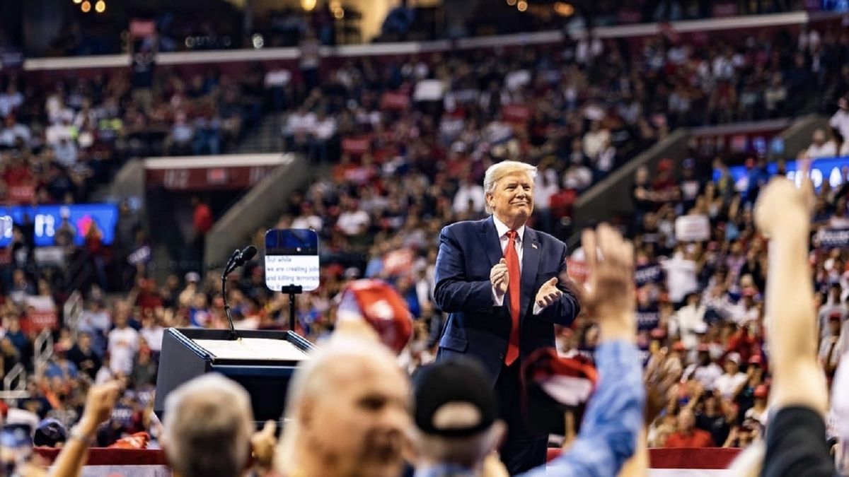 Trump wskazuje, że w sprawie dokumentów państwowych to nie on powinien odpowiadać prawnie