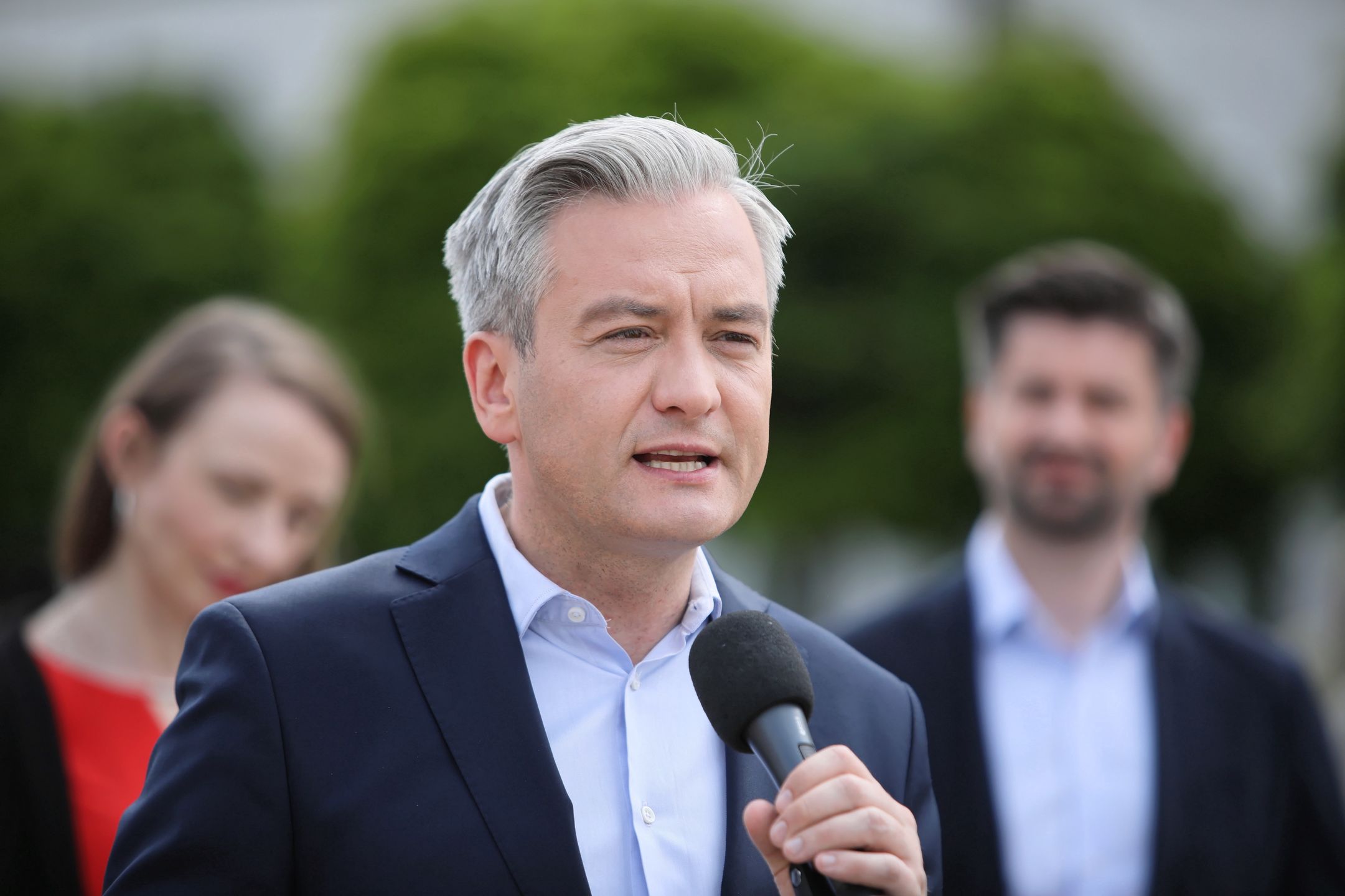 Robert Biedroń powołał się na sytuację pielęgniarki, która otrzymała 4,25 zł premii.