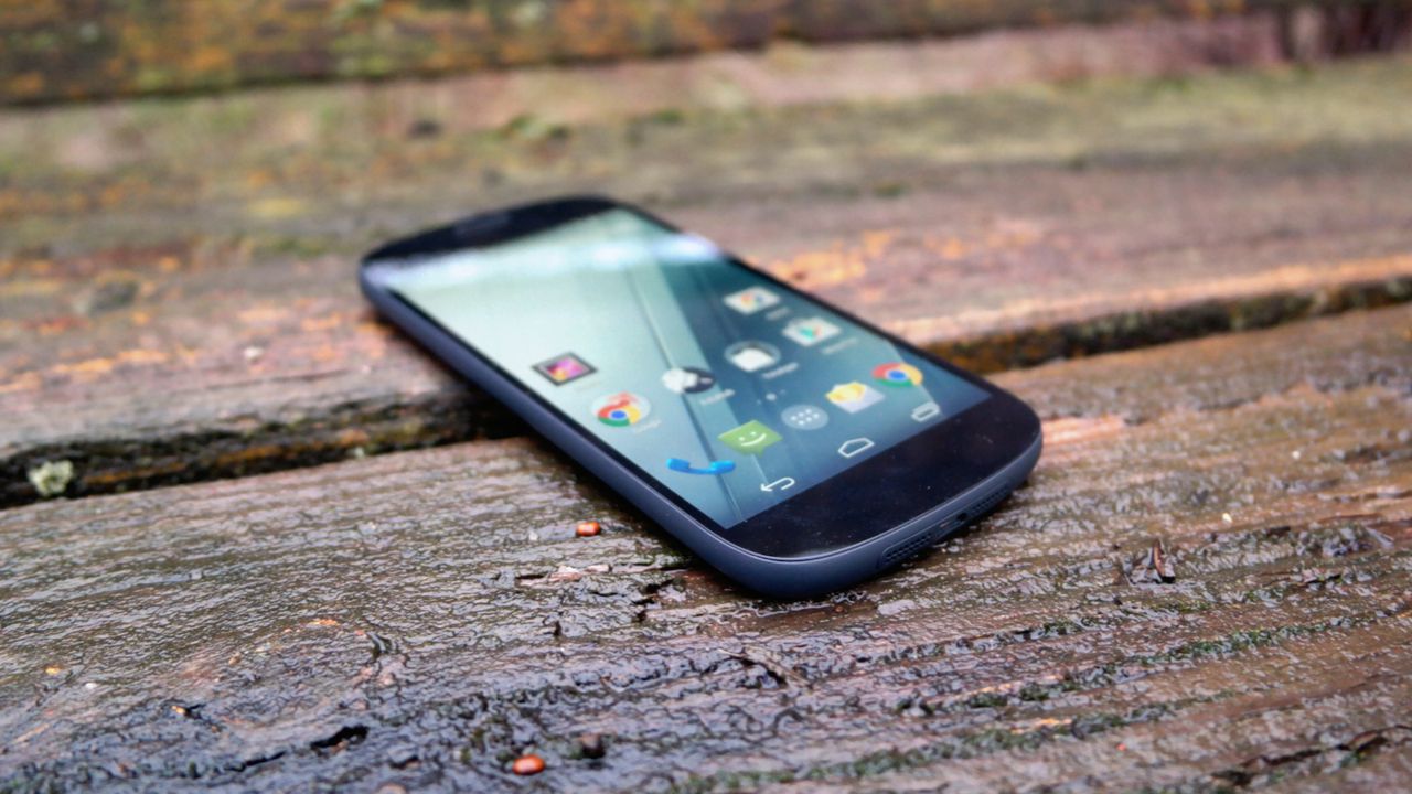 YotaPhone 2 - telefon o dwóch twarzach. Test i recenzja smartfona z ekranem E Ink 72