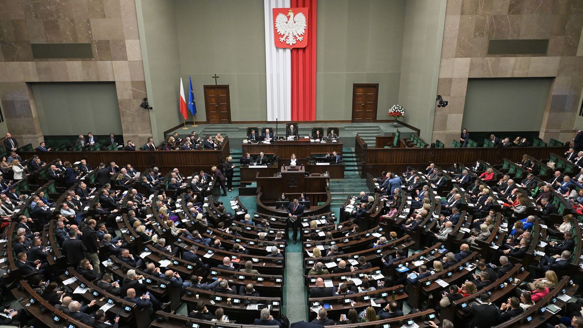 Najnowszy sondaż CBOS. Złe wieści dla koalicji