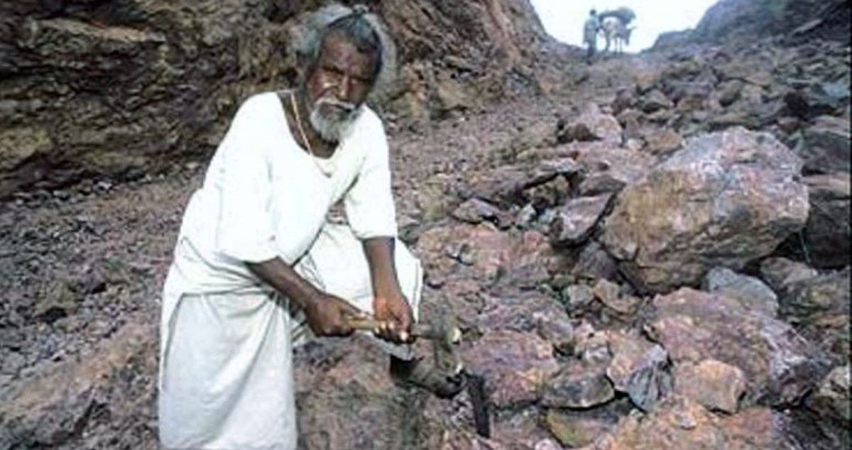 Dashrath Manjhi 