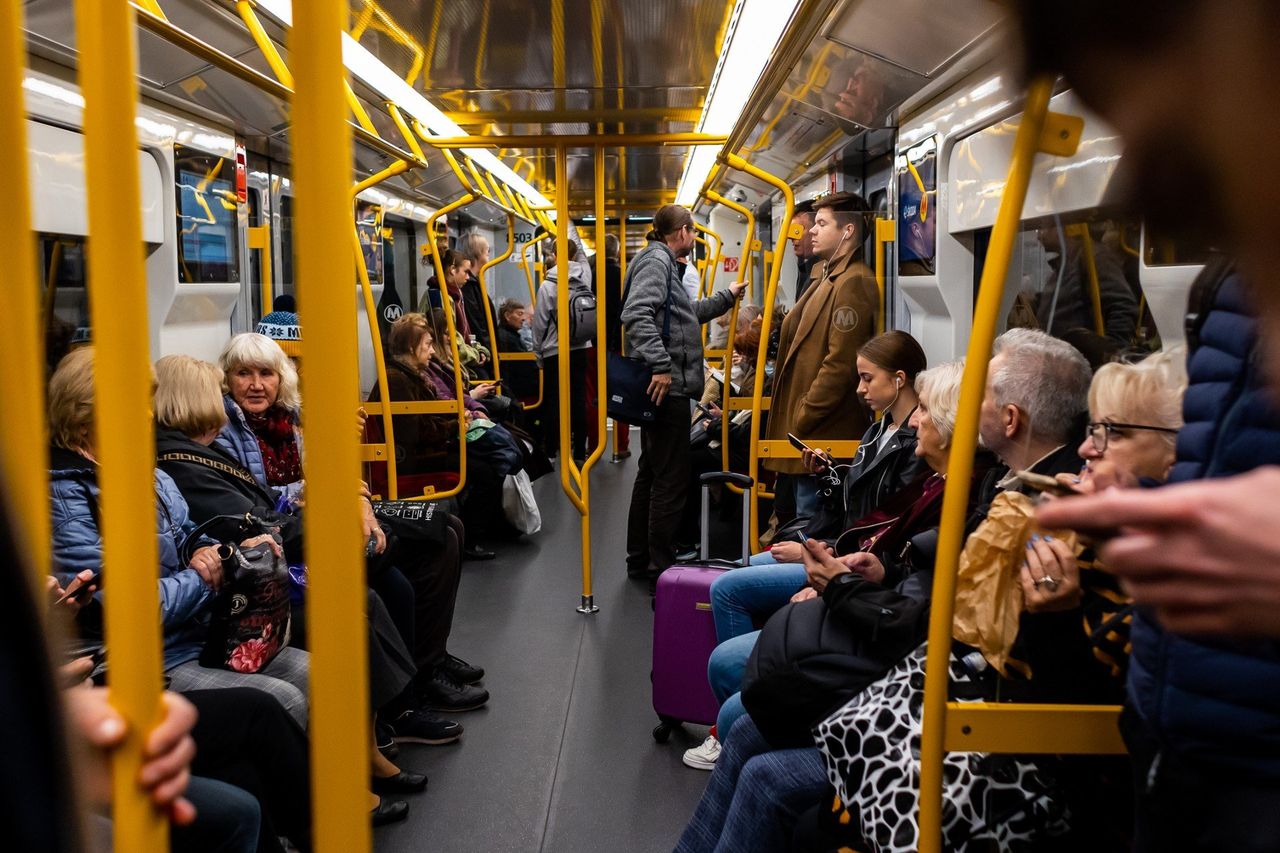 Warszawa: Pijany awanturował się w metrze. Zirytowało go dziecko
