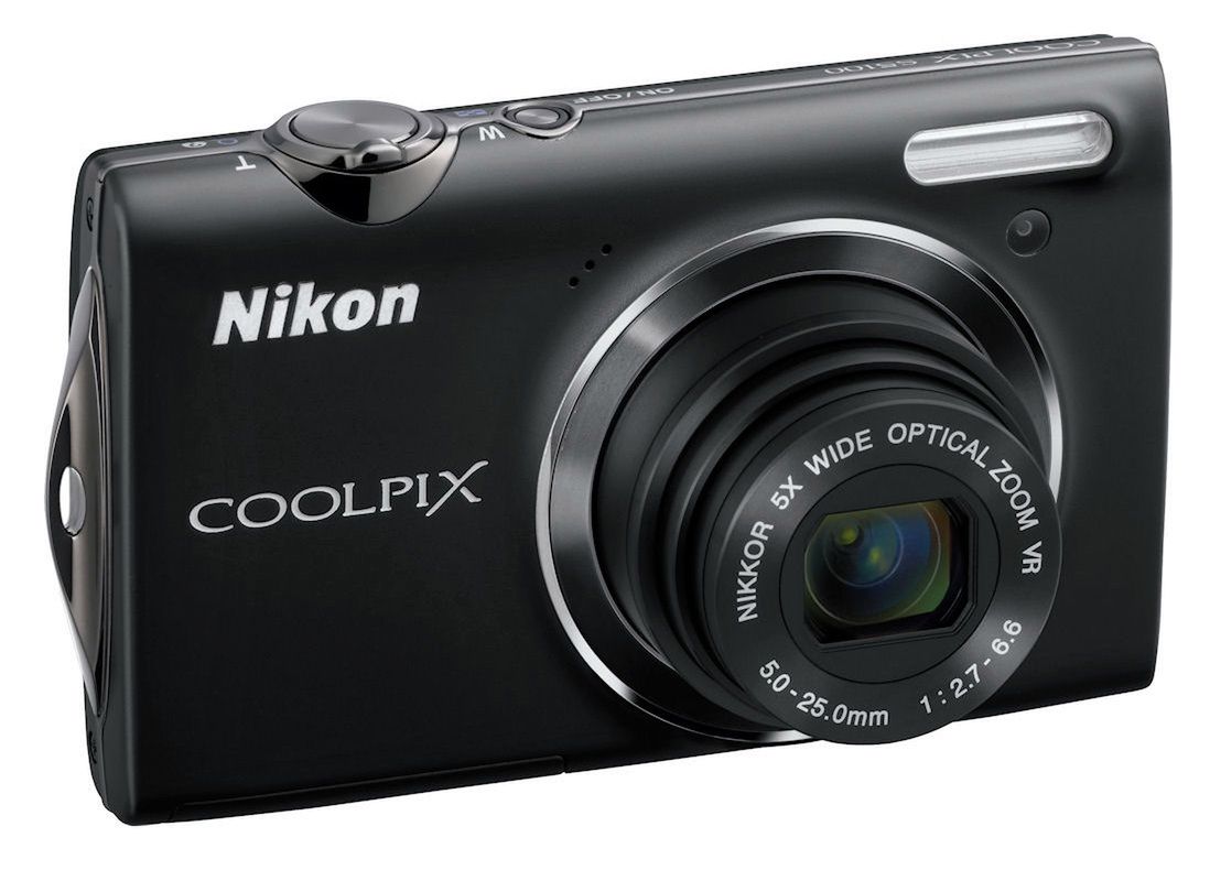 Nikon Coolpix S5100 pozwala na automatyczne uruchomienie fotografowania uśmiechem lub mrugnięciem